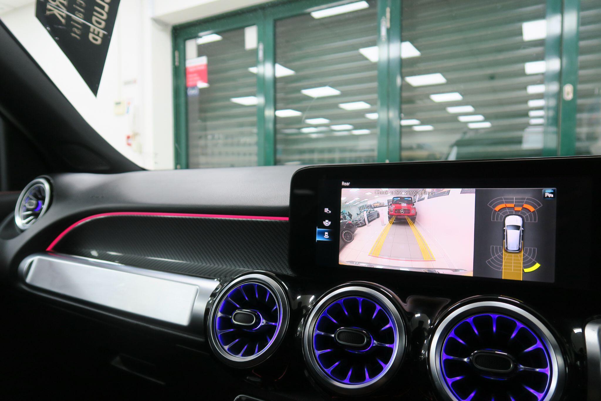 Mercedes-Benz GLB view 16