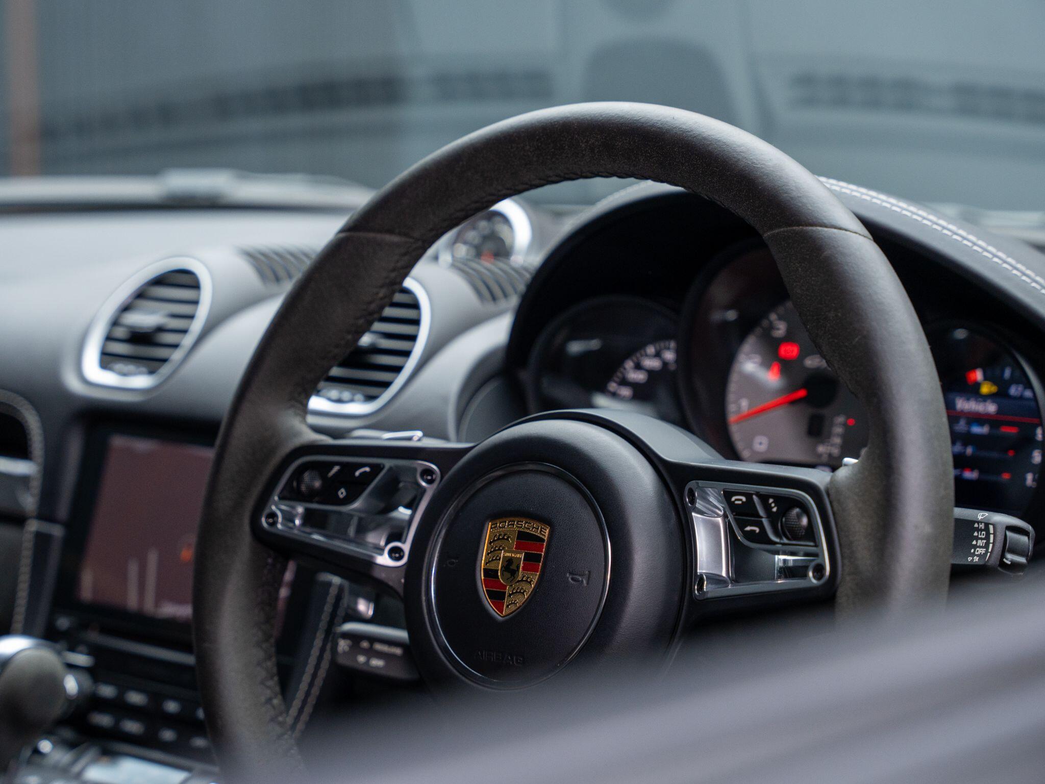 Porsche Cayman view 43