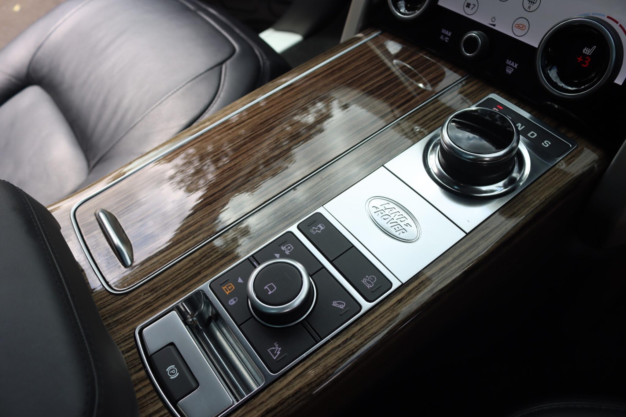 Land Rover Range Rover view 64