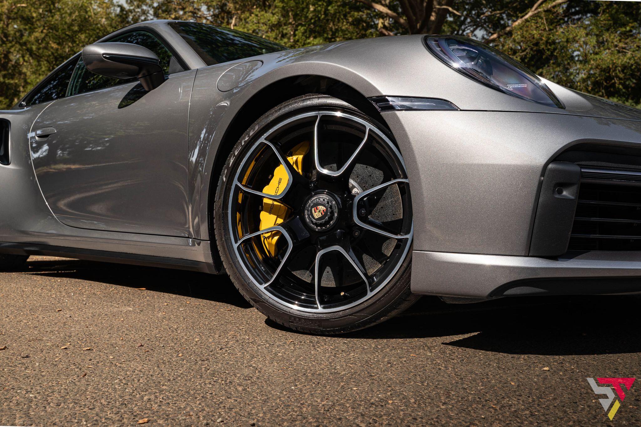 Porsche 911 view 7