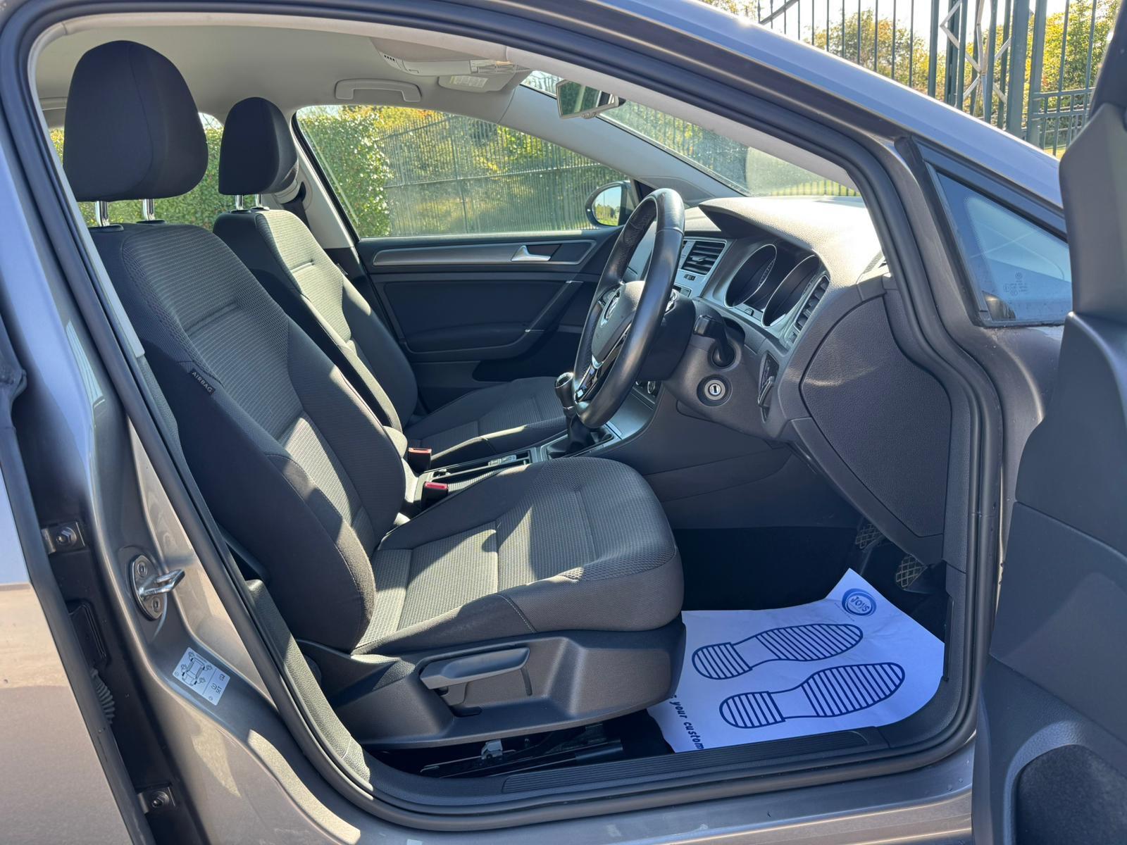 2013 Volkswagen Golf image 12