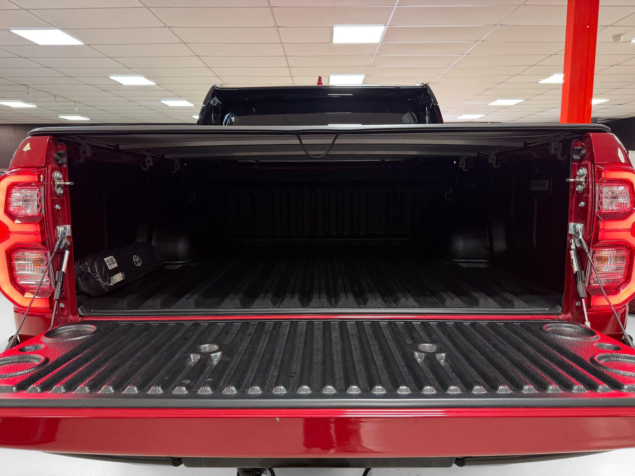 Toyota Hilux view 36