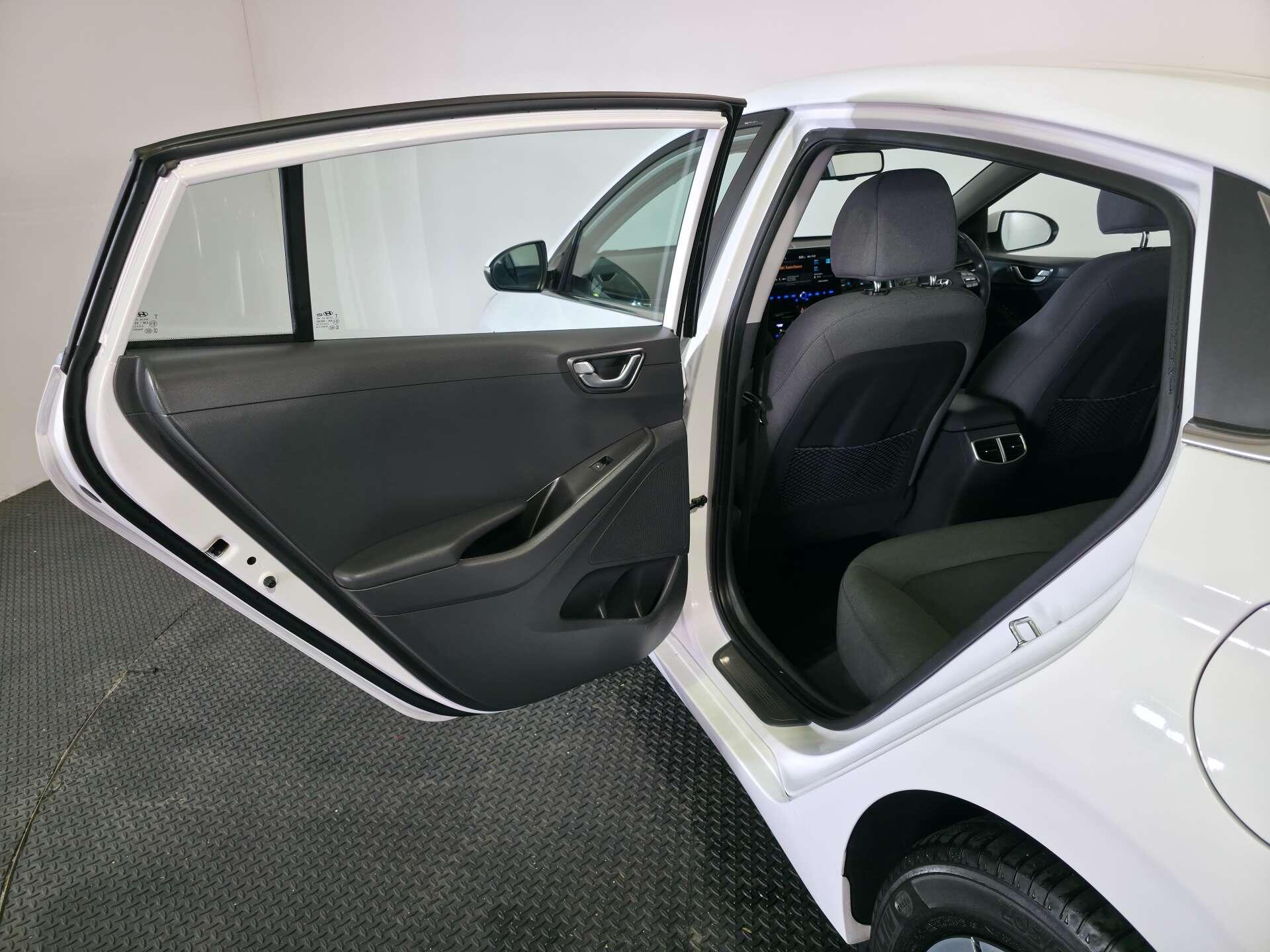 Hyundai Ioniq view 59