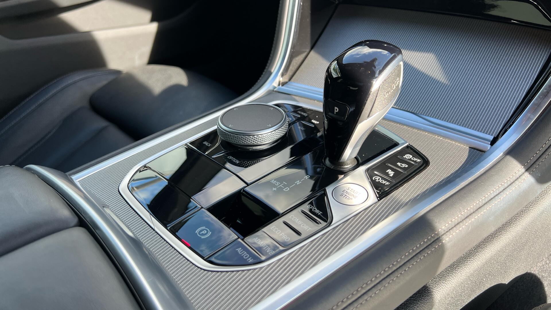 BMW 8 Series view 10