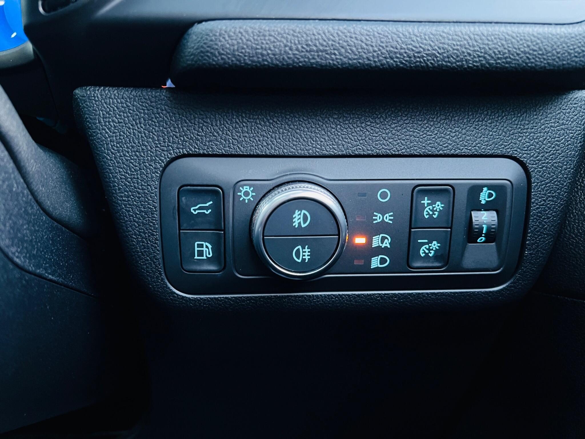 2023 Ford Kuga 2.5 EcoBoost Duratec 14.4kWh ST-Line X CVT Euro 6 (s/s) 5dr • 23,532 miles image 34