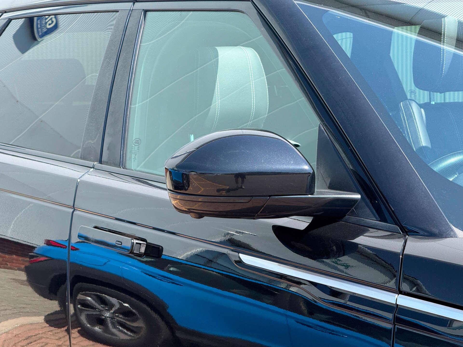 Land Rover Range Rover Velar view 19