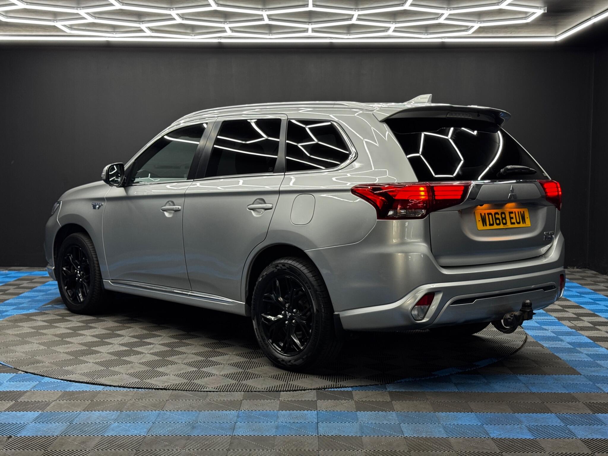 Mitsubishi Outlander view 7