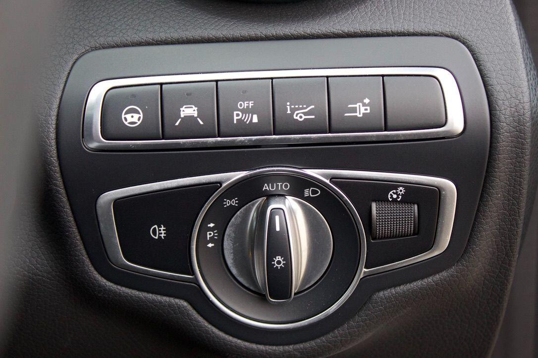 Mercedes-Benz C-Class view 21