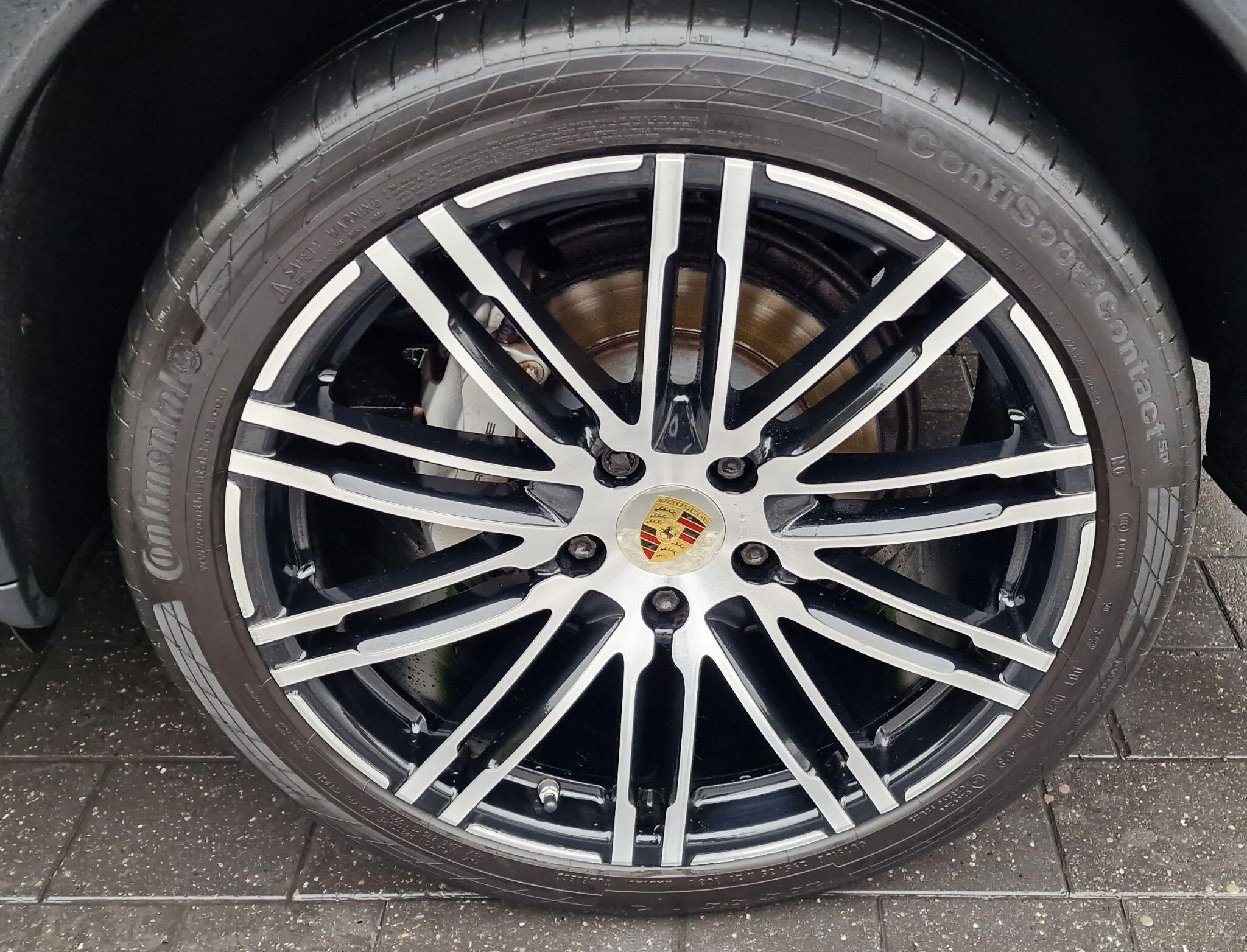 2016 Porsche Cayenne 4.2 TD V8 S TiptronicS 4WD Euro 6 (s/s) 5dr • 87,000 miles image 28