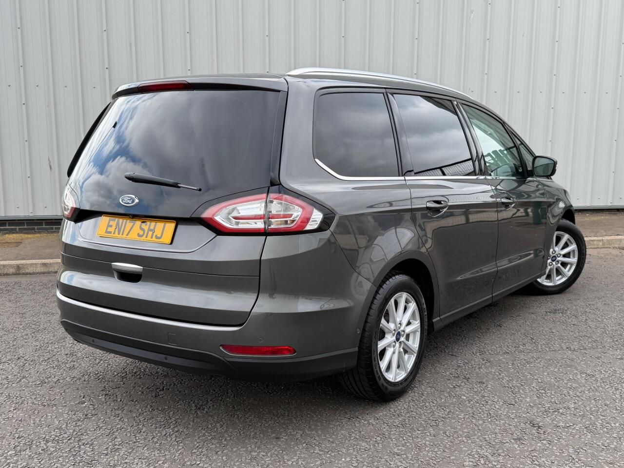 Ford Galaxy view 2
