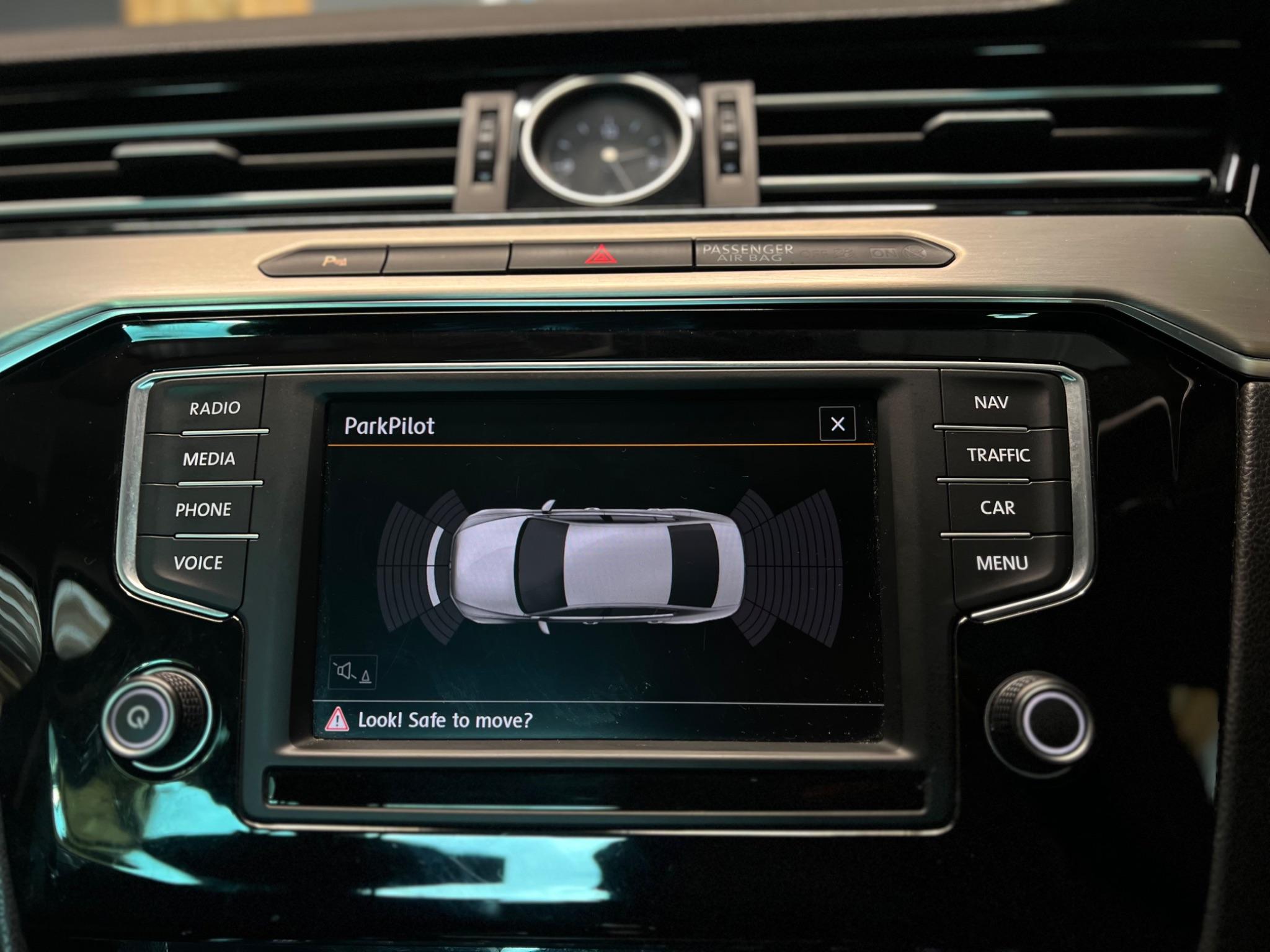 Volkswagen Passat view 27
