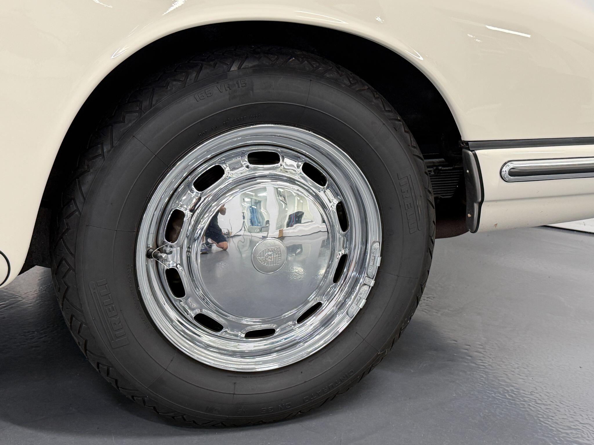 Porsche 911 view 27