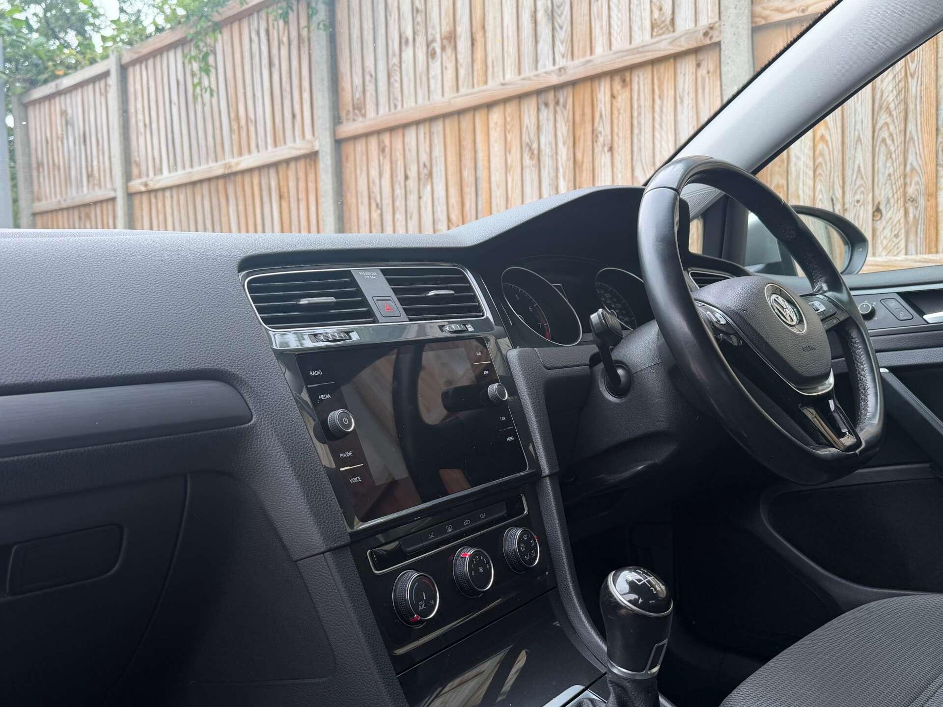 Volkswagen Golf view 13