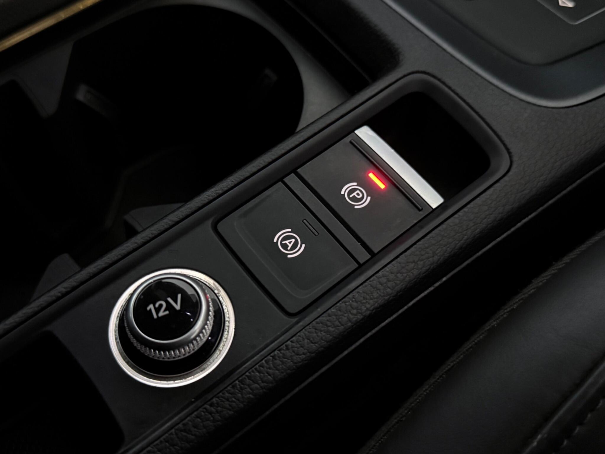Audi RS Q3 view 30
