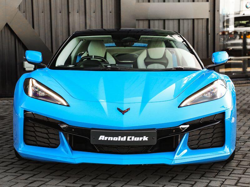 Chevrolet Corvette view 3
