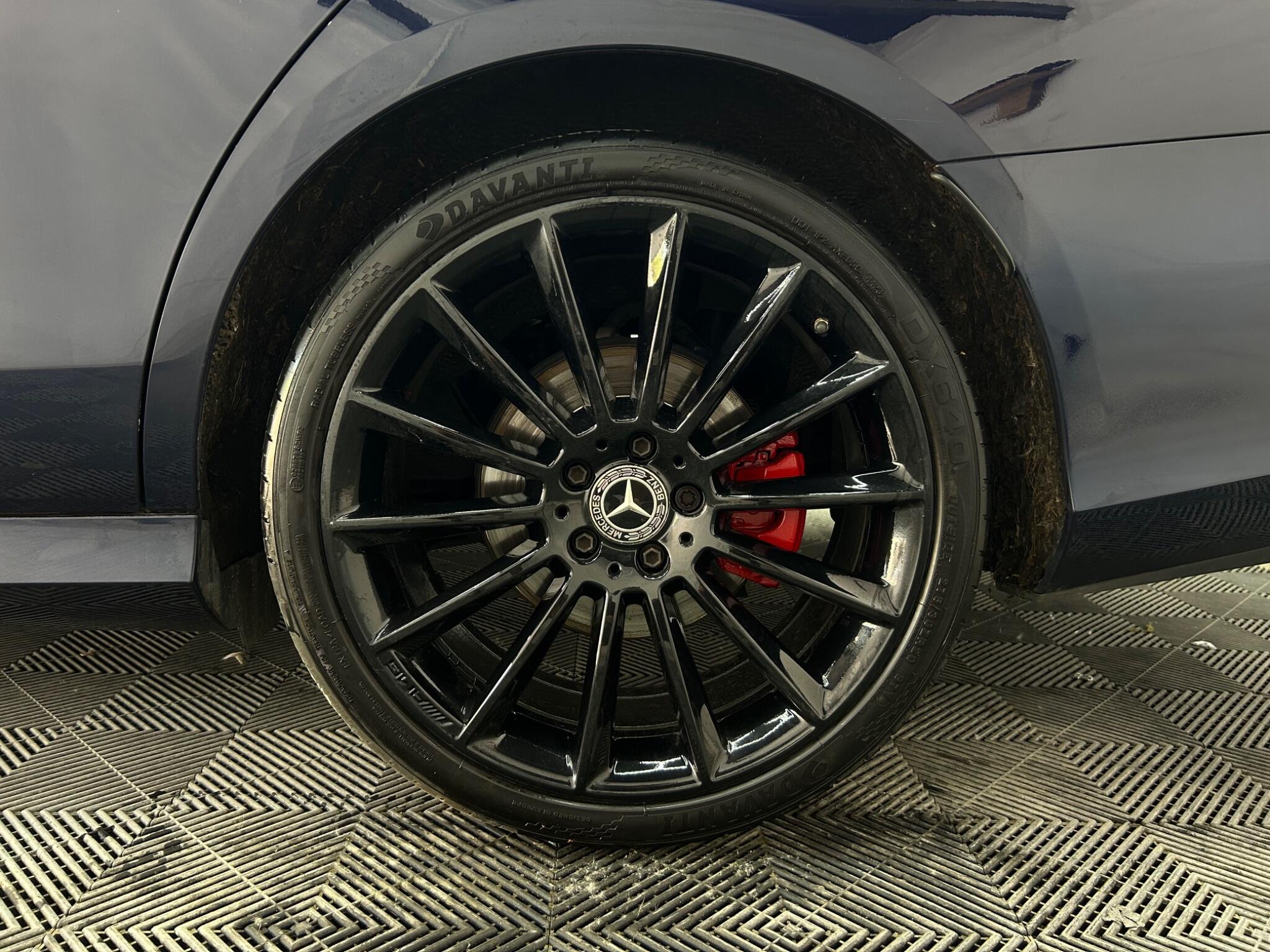 Mercedes-Benz E Class view 38