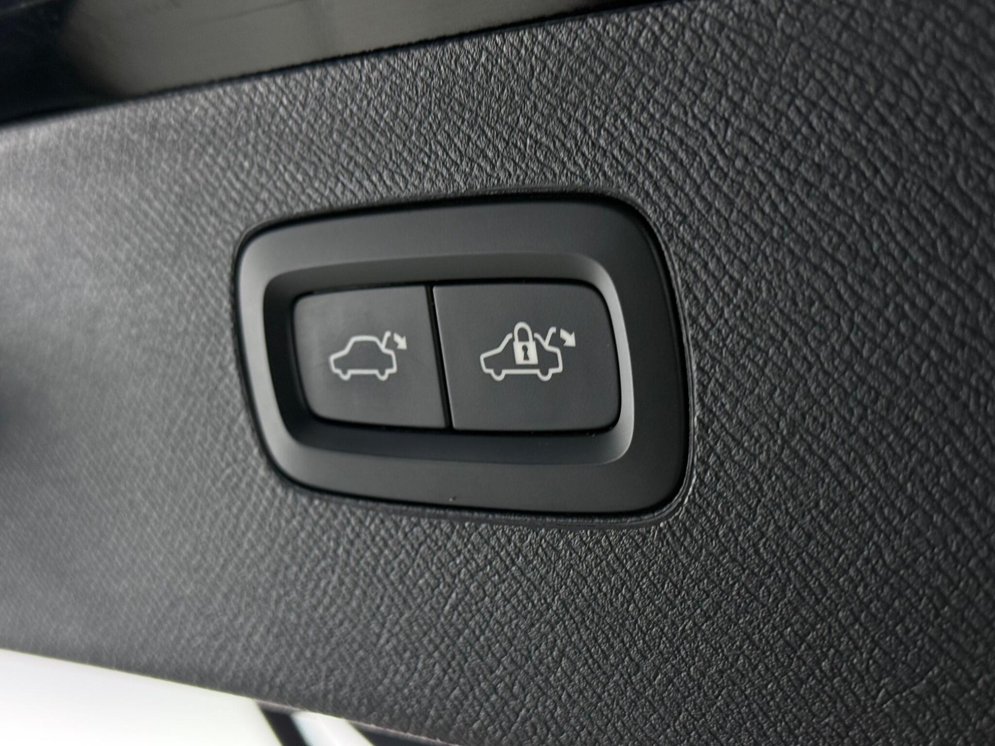 Volvo XC90 view 10