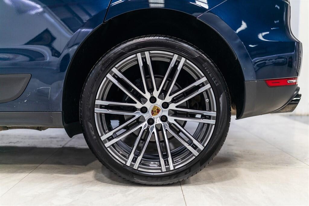 Porsche Macan view 18