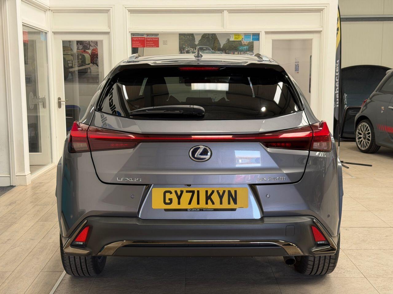 Lexus Ux view 35
