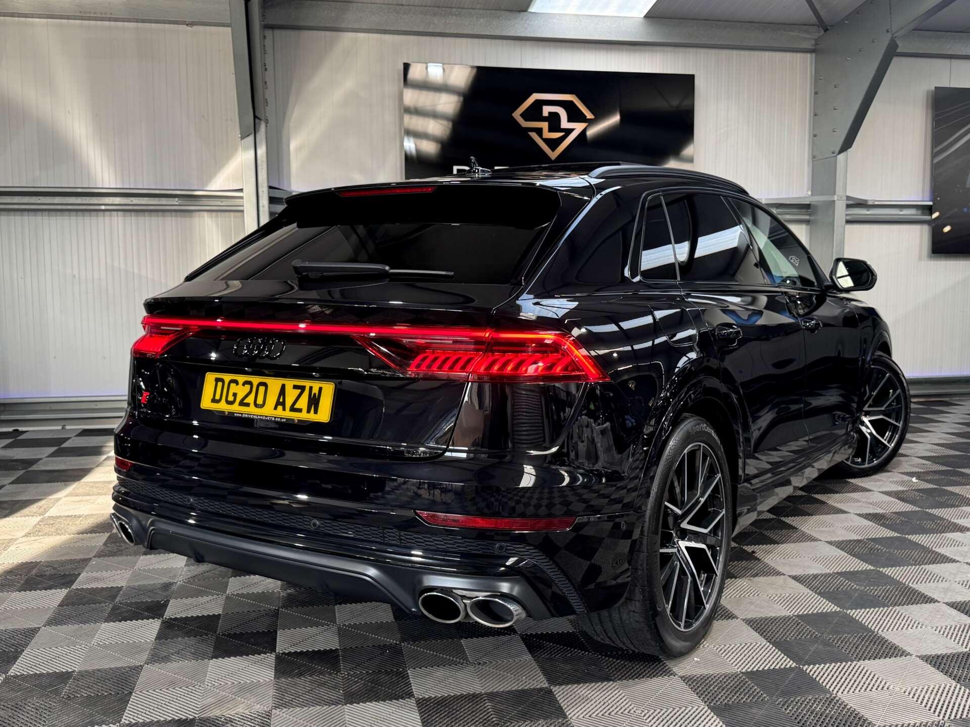 Audi SQ8 view 14