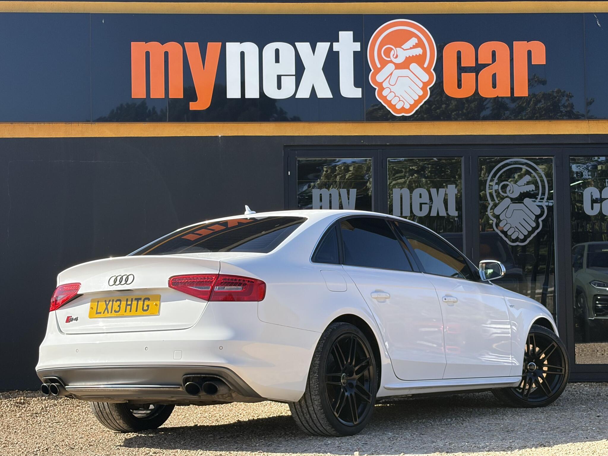 Audi S4 view 11