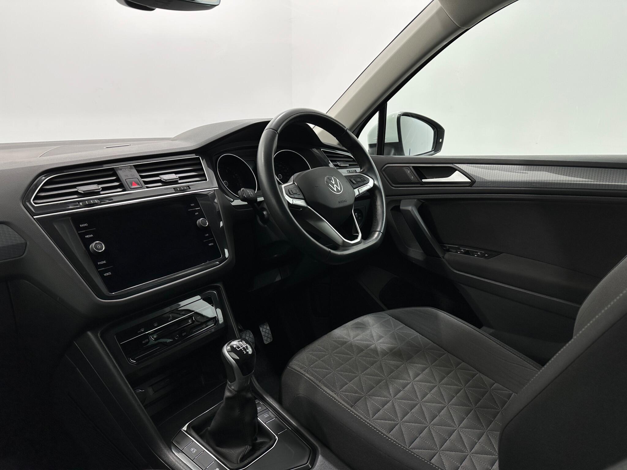 Volkswagen Tiguan view 29
