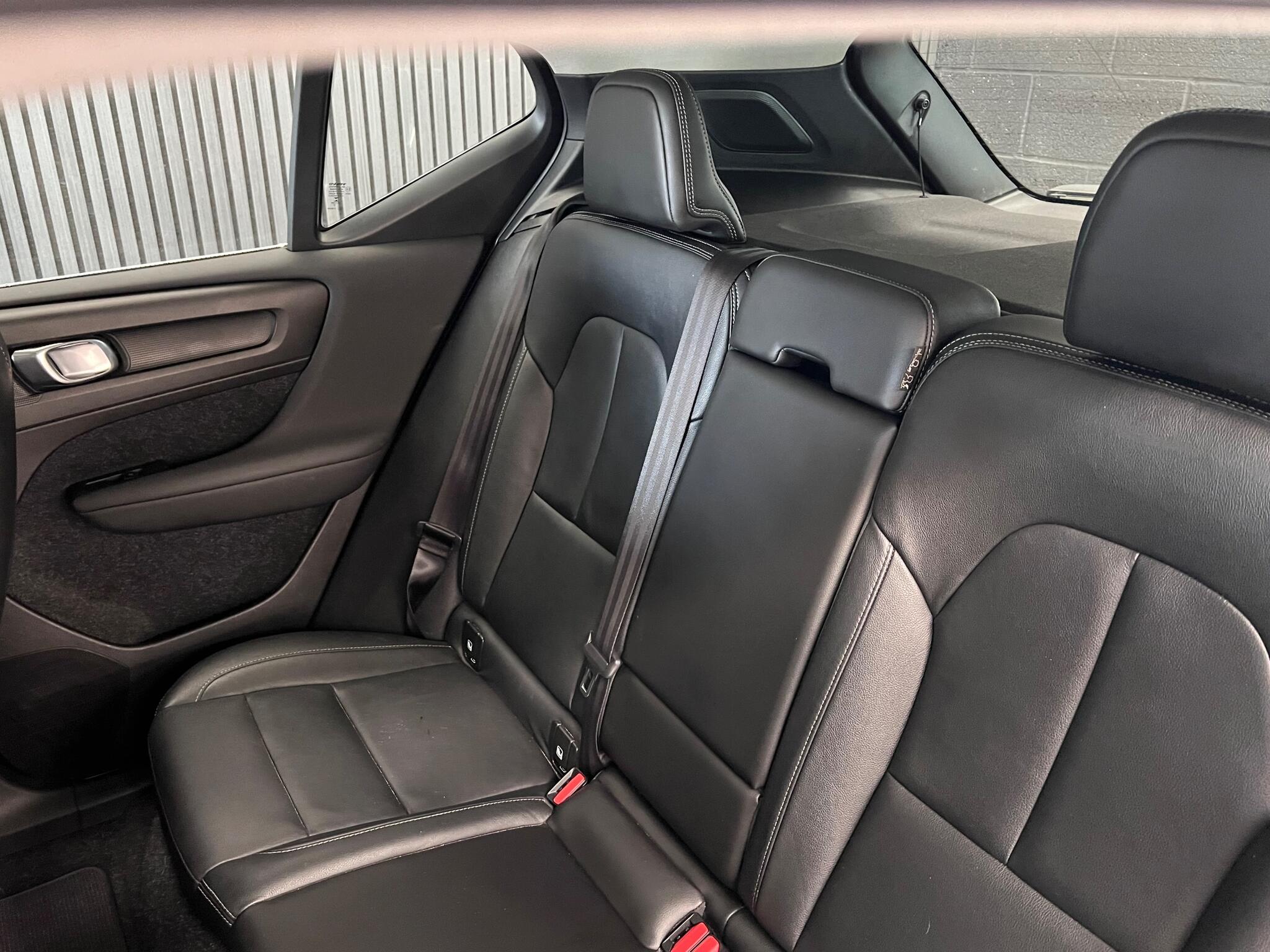 Volvo XC40 view 21