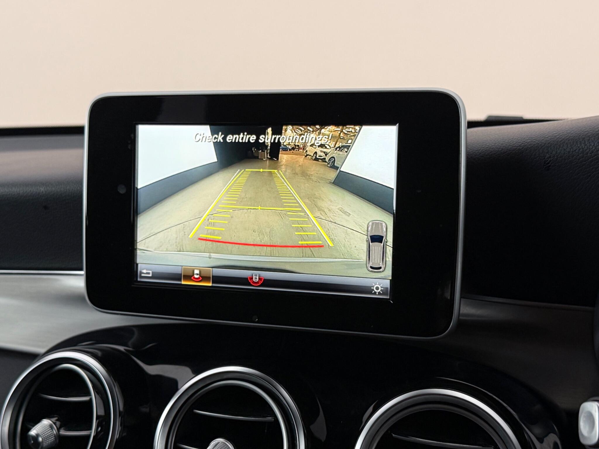 Mercedes-Benz GLC view 35