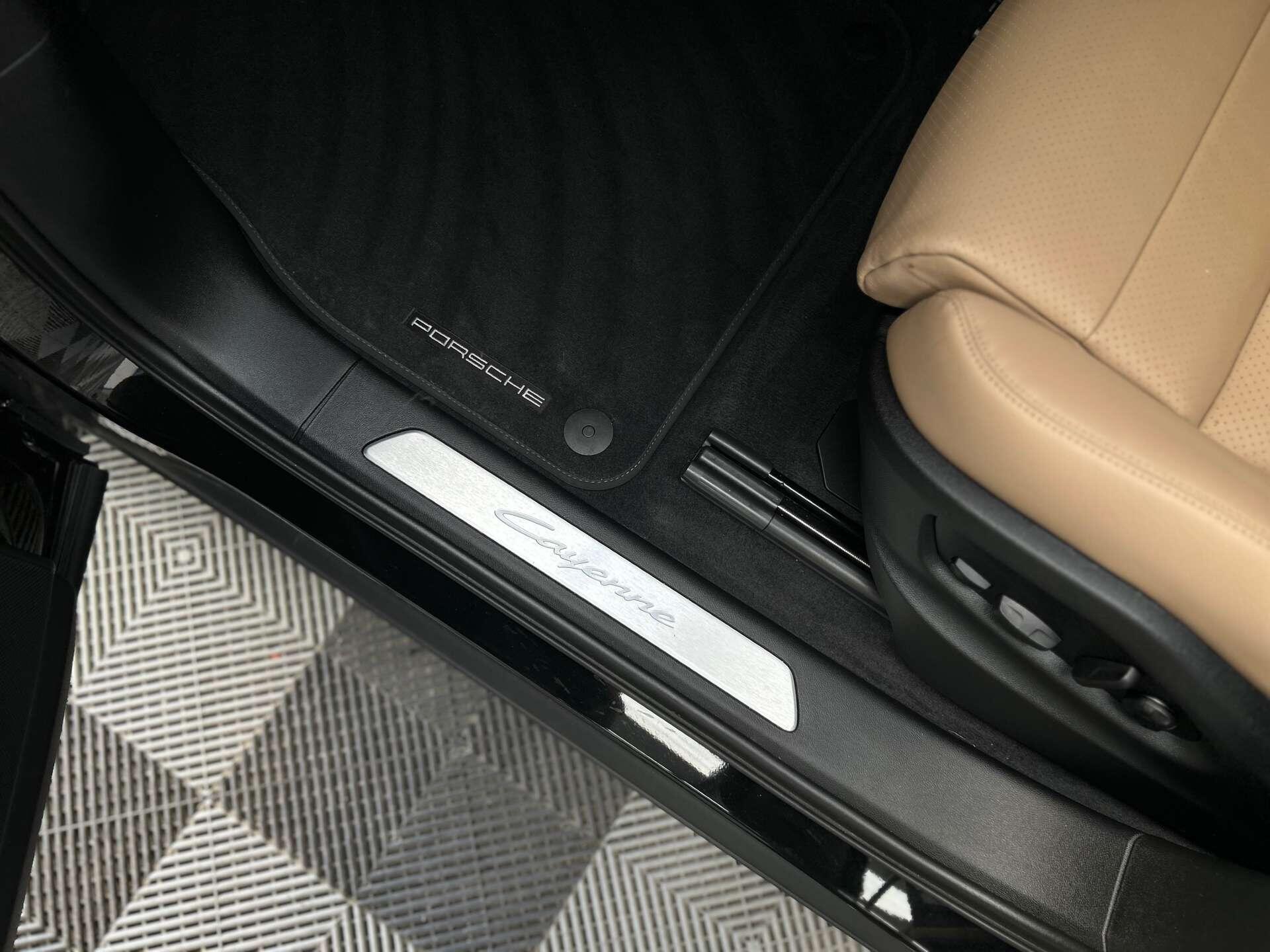 Porsche Cayenne view 45