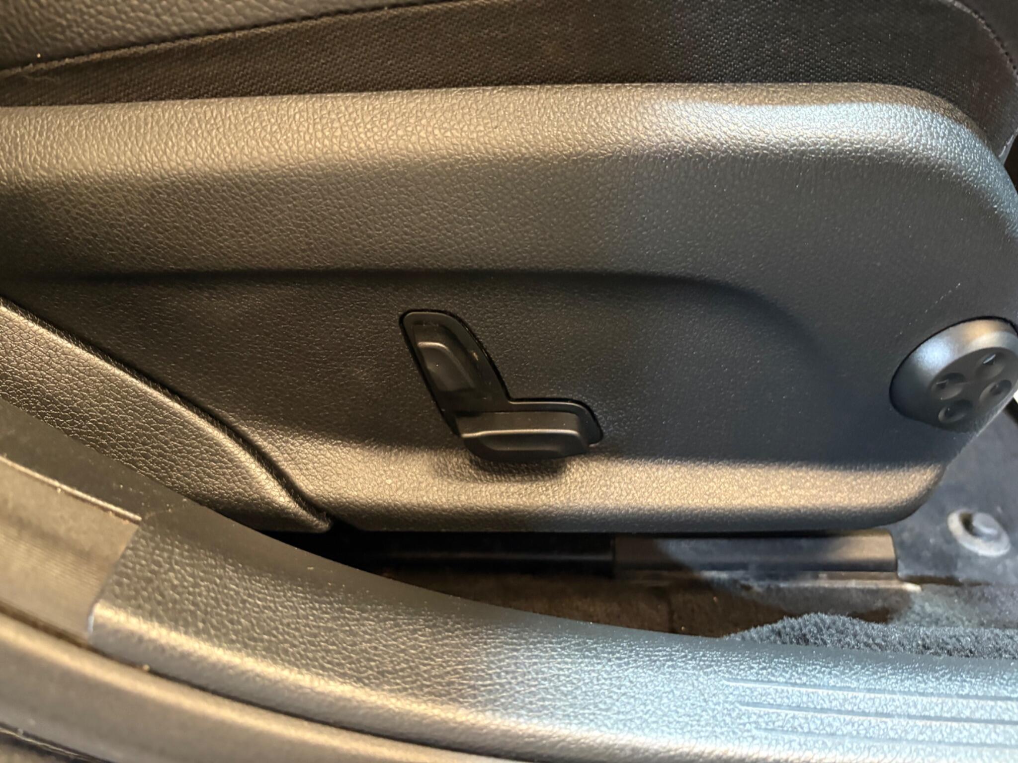 Mercedes-Benz C Class view 37