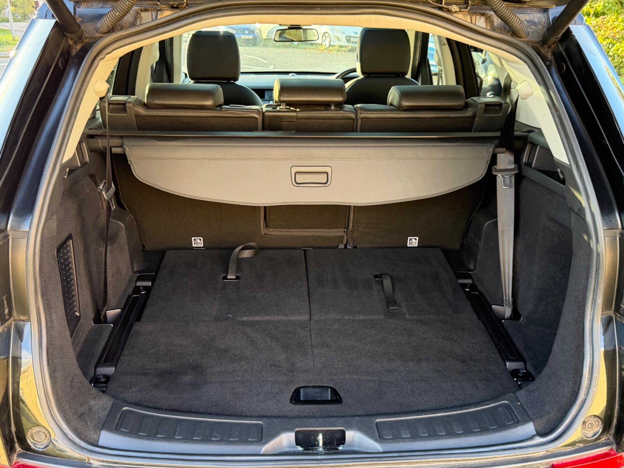 Land Rover Discovery Sport view 27