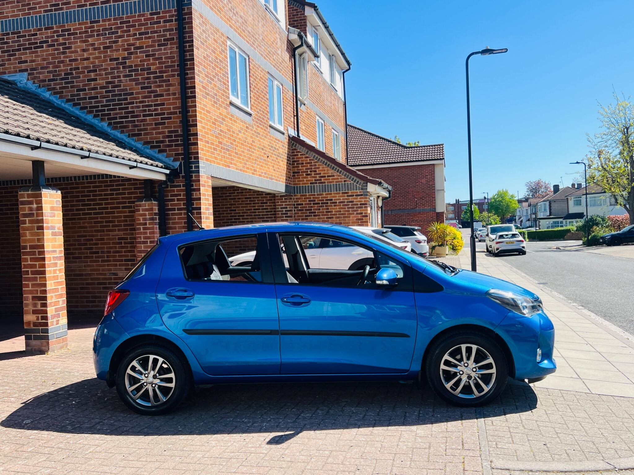 Toyota Yaris view 23