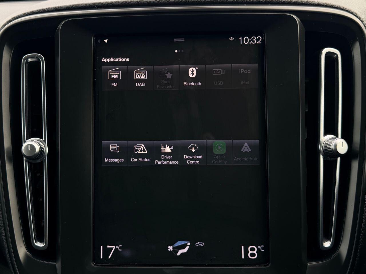 Volvo XC40 view 45