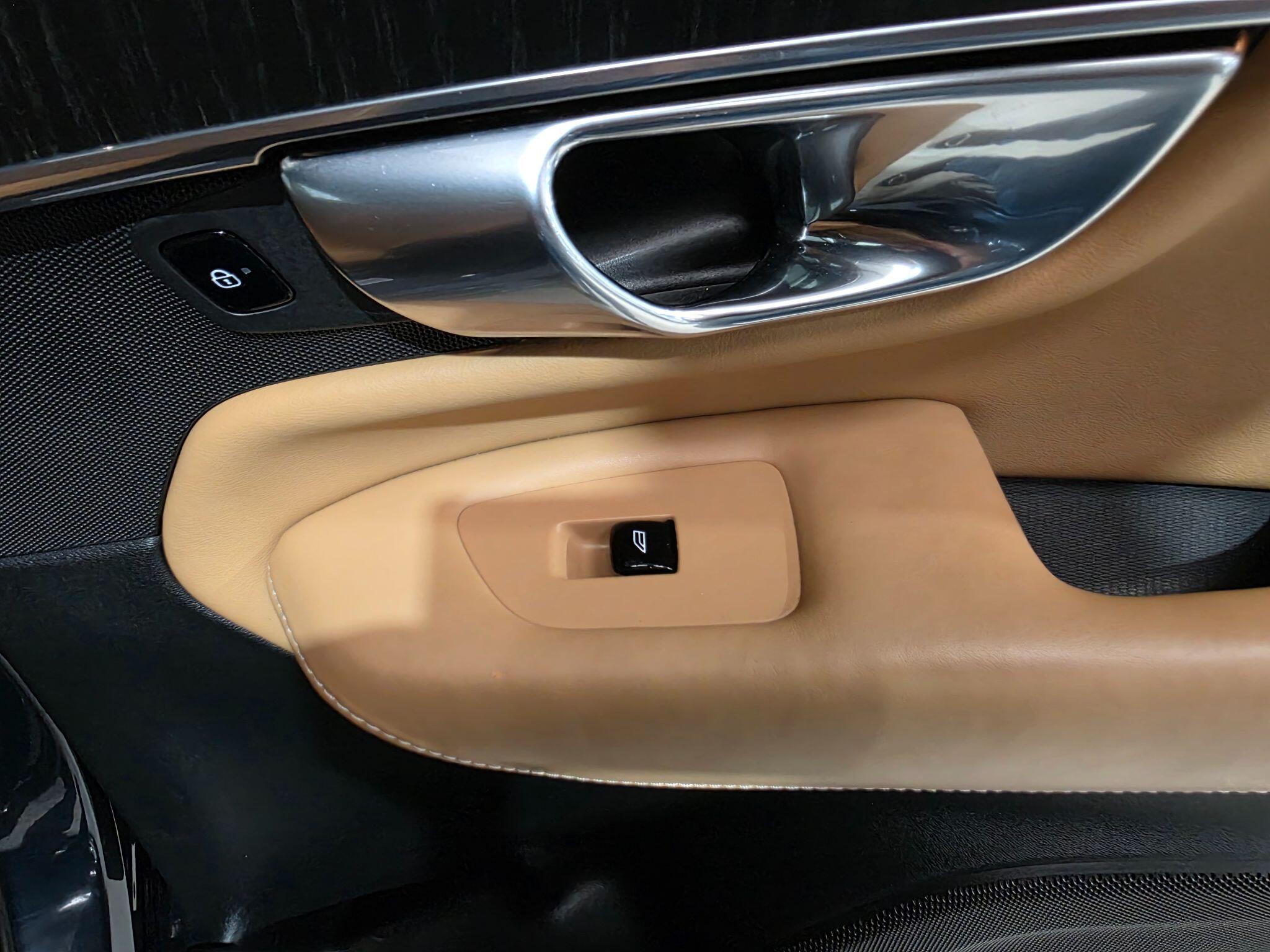 Volvo XC90 view 31