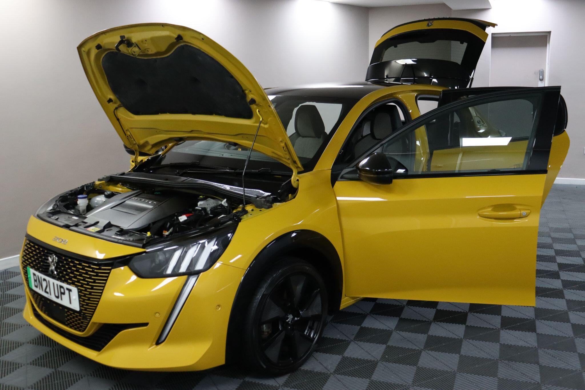 Peugeot E-208 view 17