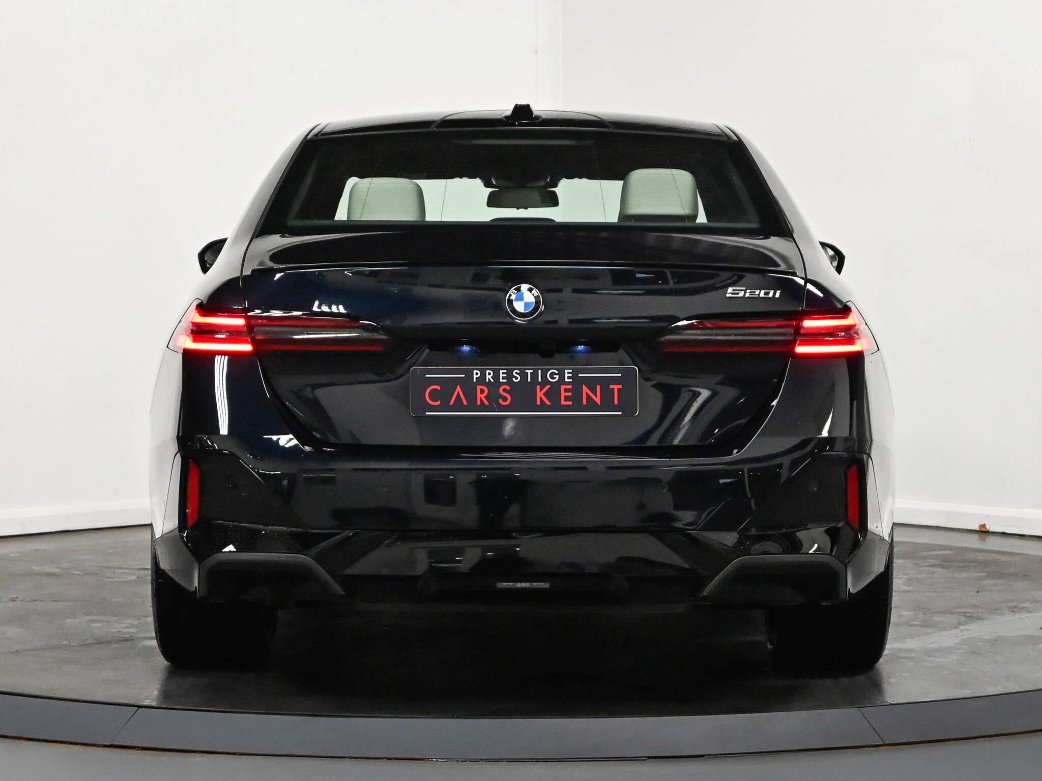 BMW 5 Series view 23