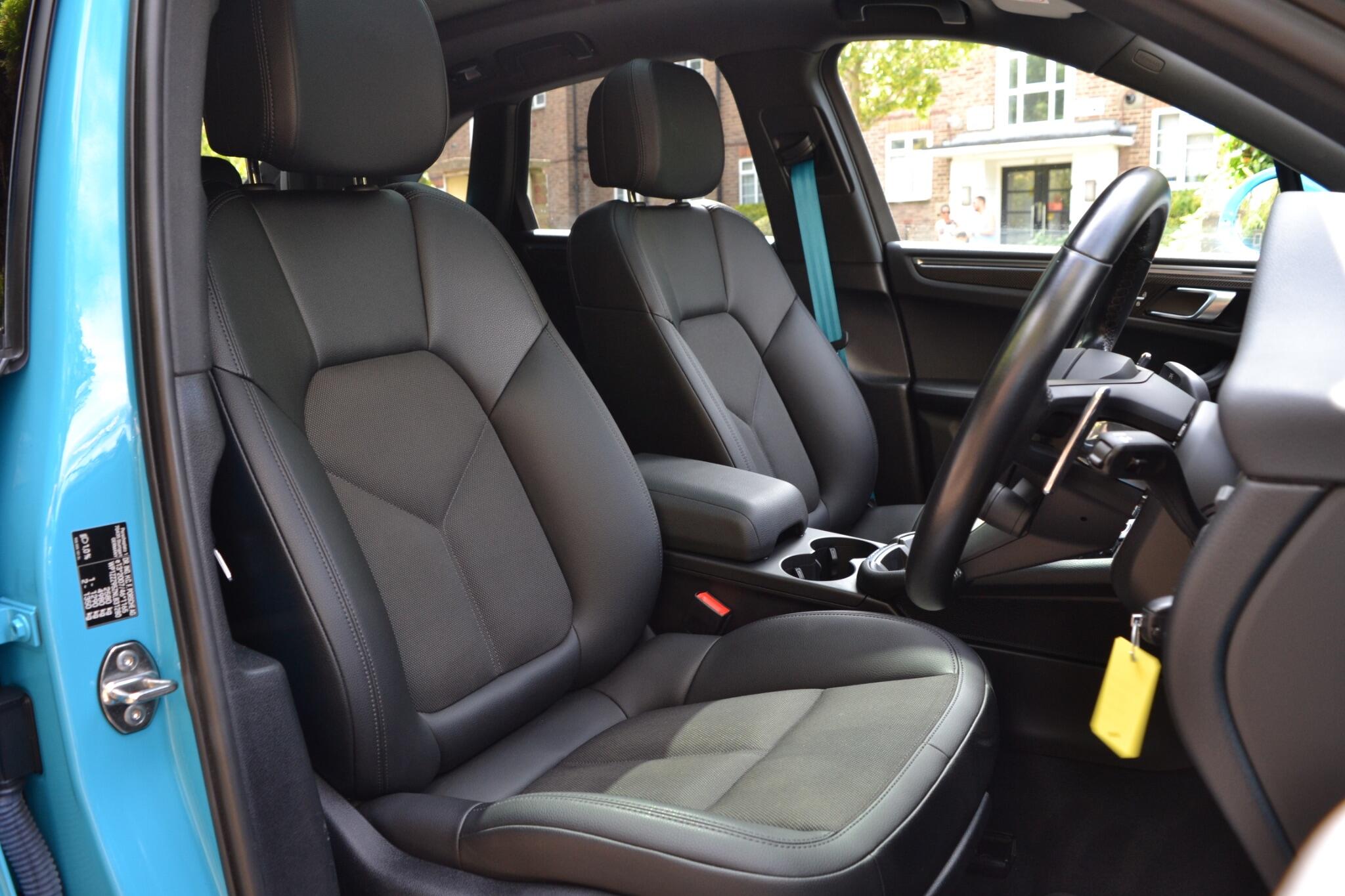 Porsche Macan view 4