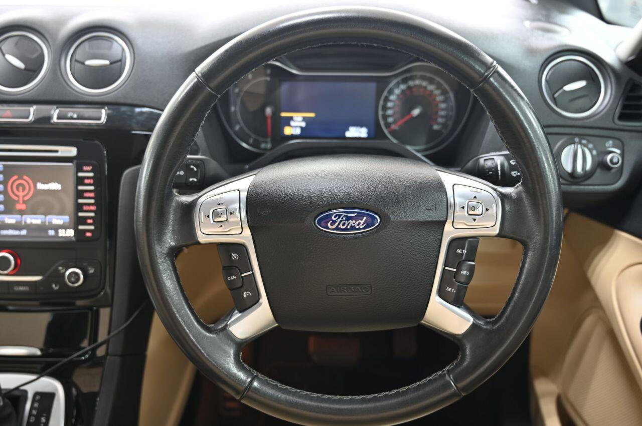 Ford Galaxy view 24