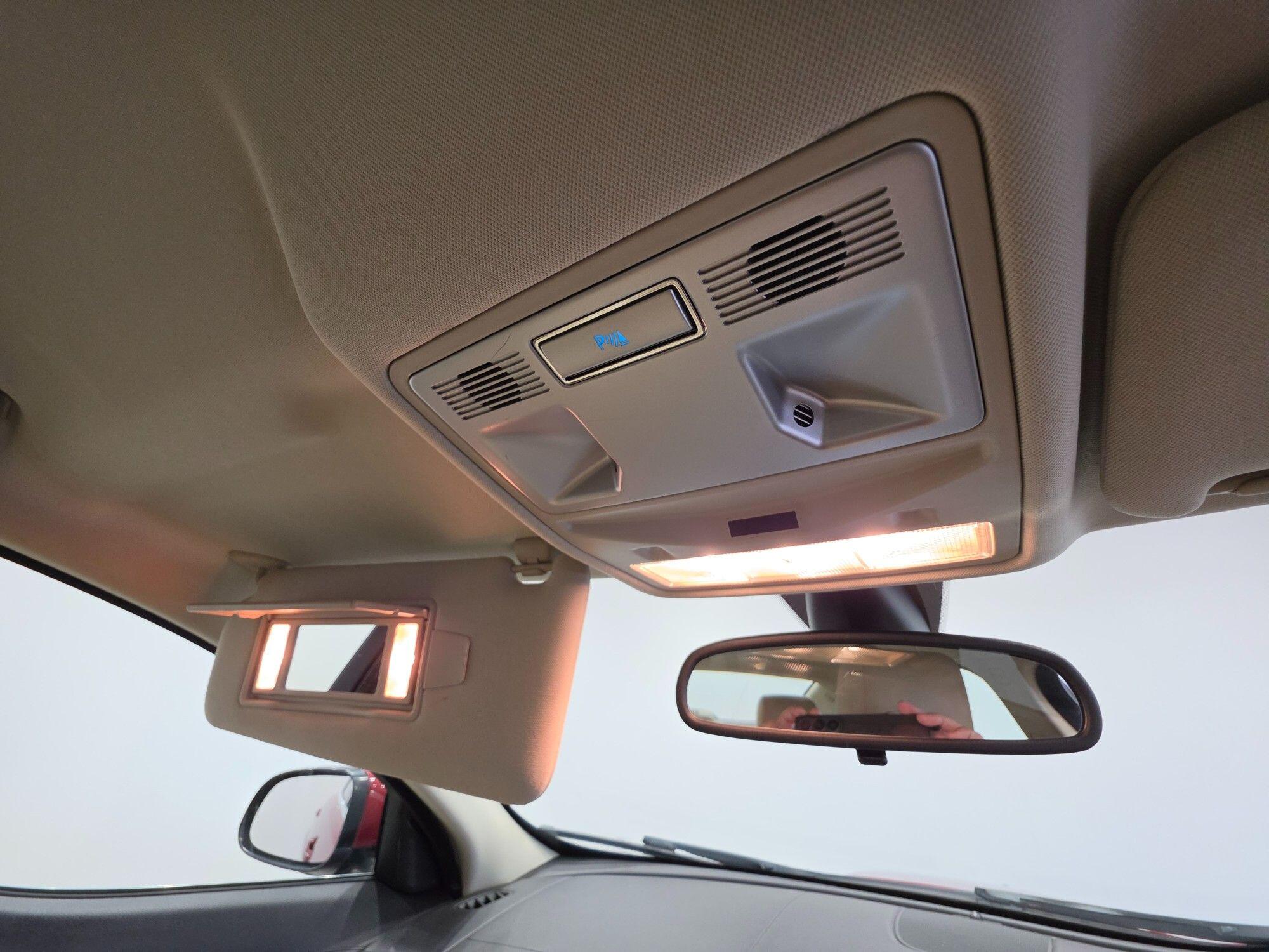 Jaguar XF view 24