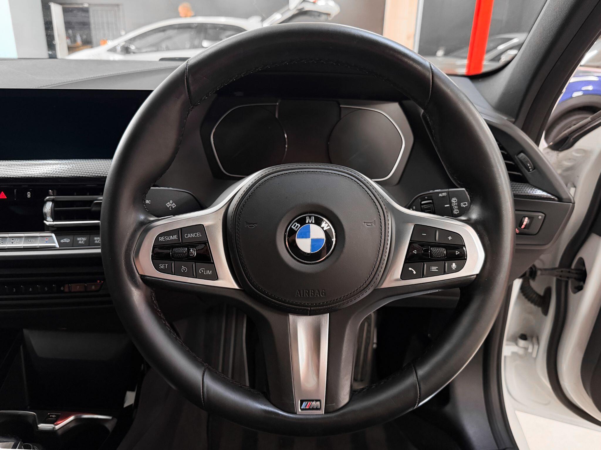 BMW 1 Series view 19
