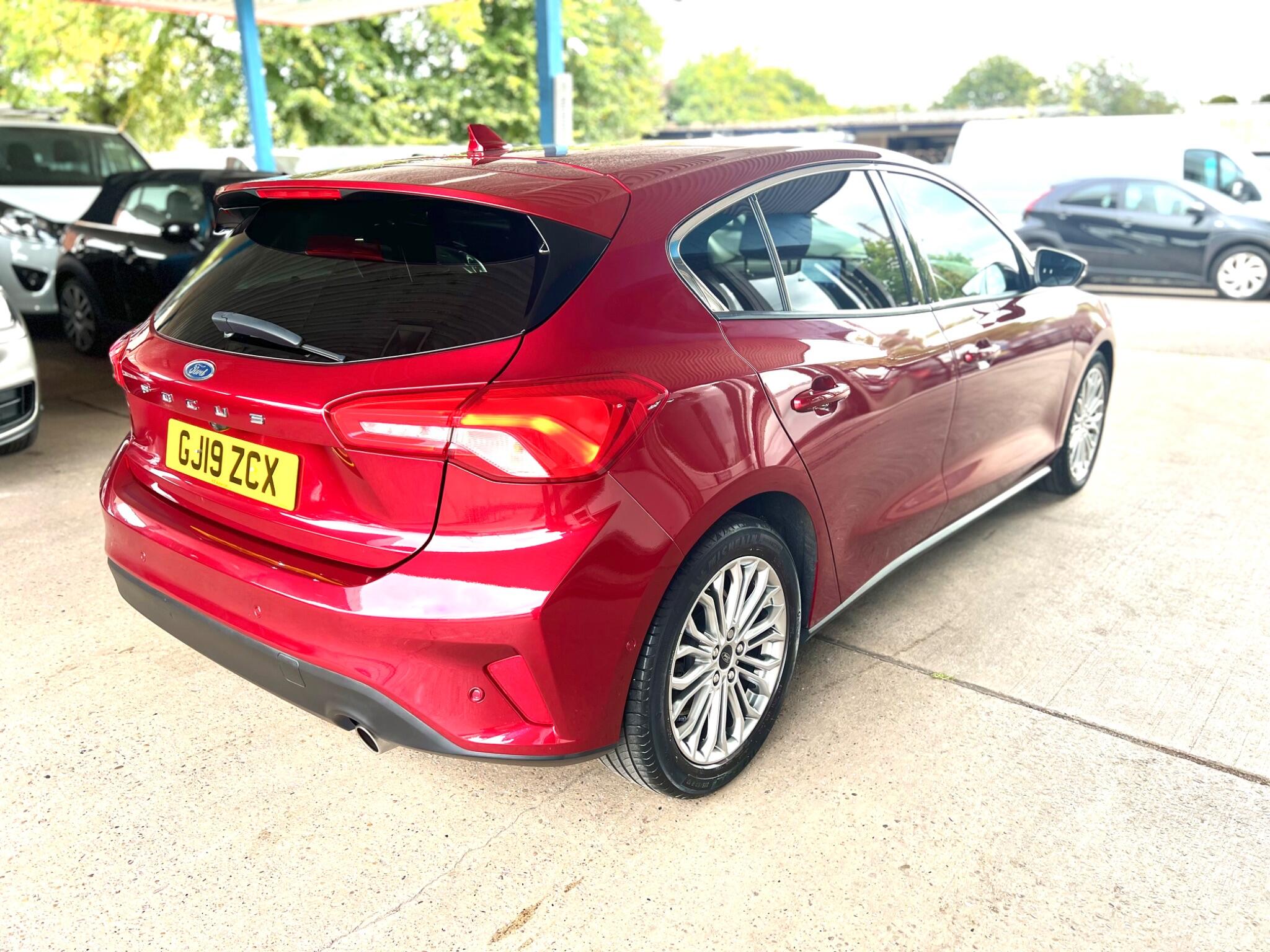 Ford Focus view 18
