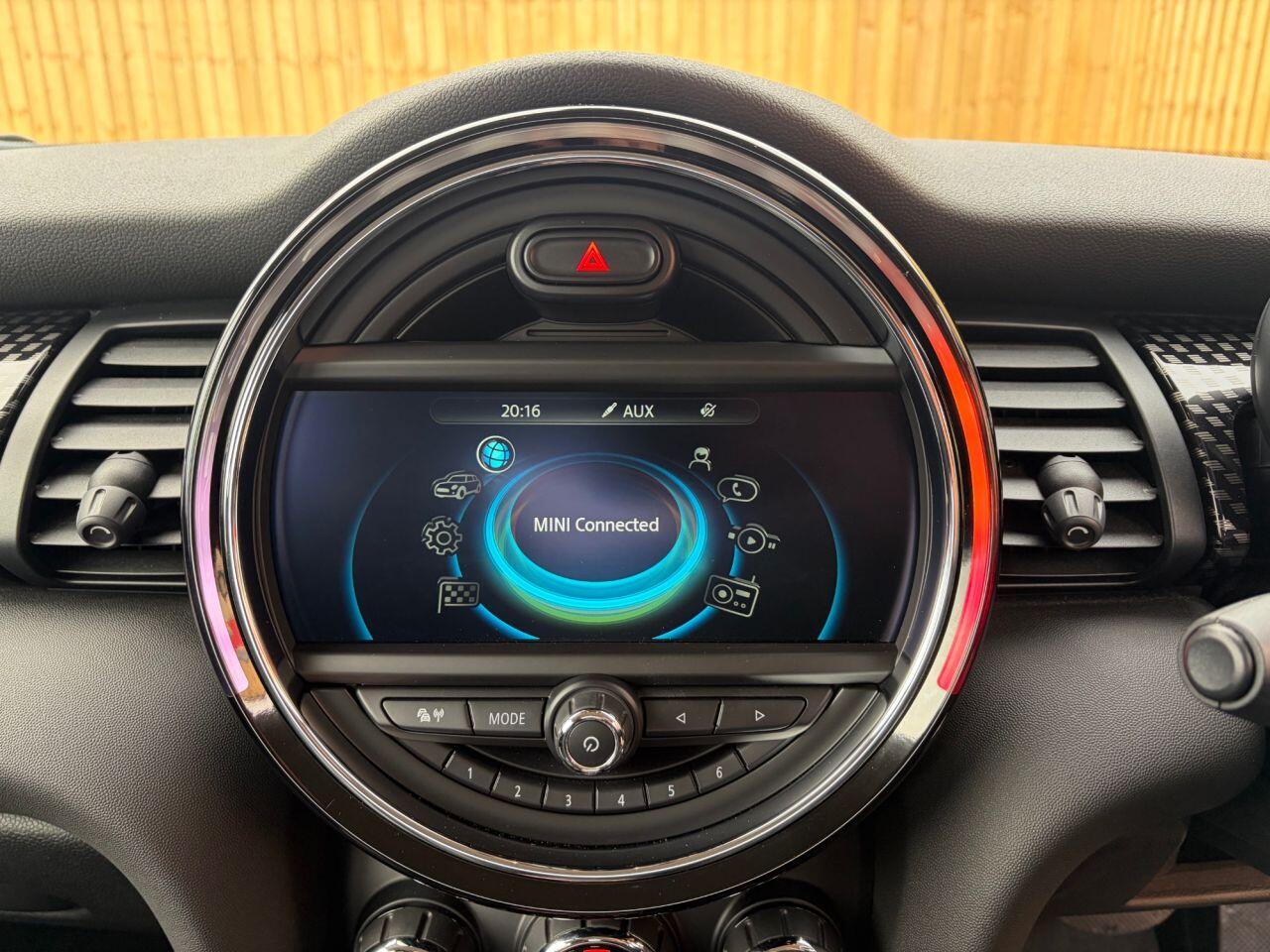 Mini Hatch view 25