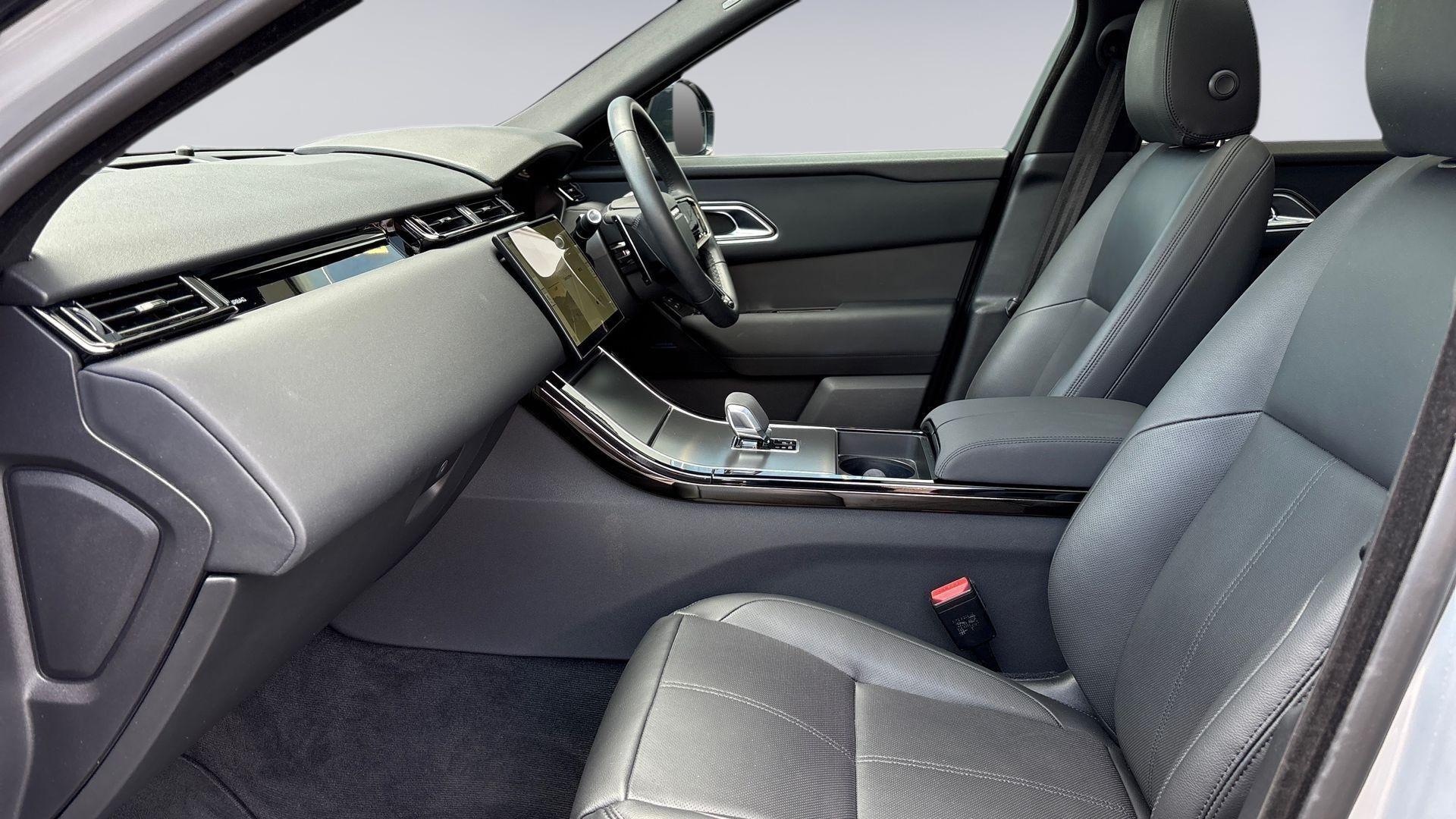 Land Rover Range Rover Velar view 3