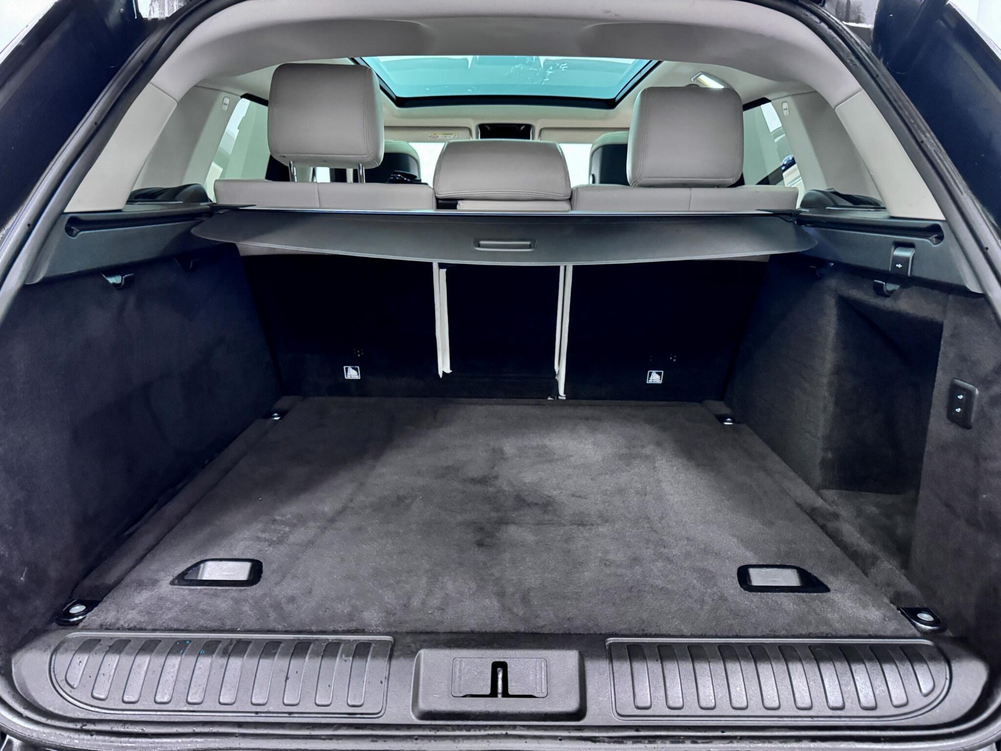 Land Rover Range Rover Sport view 12
