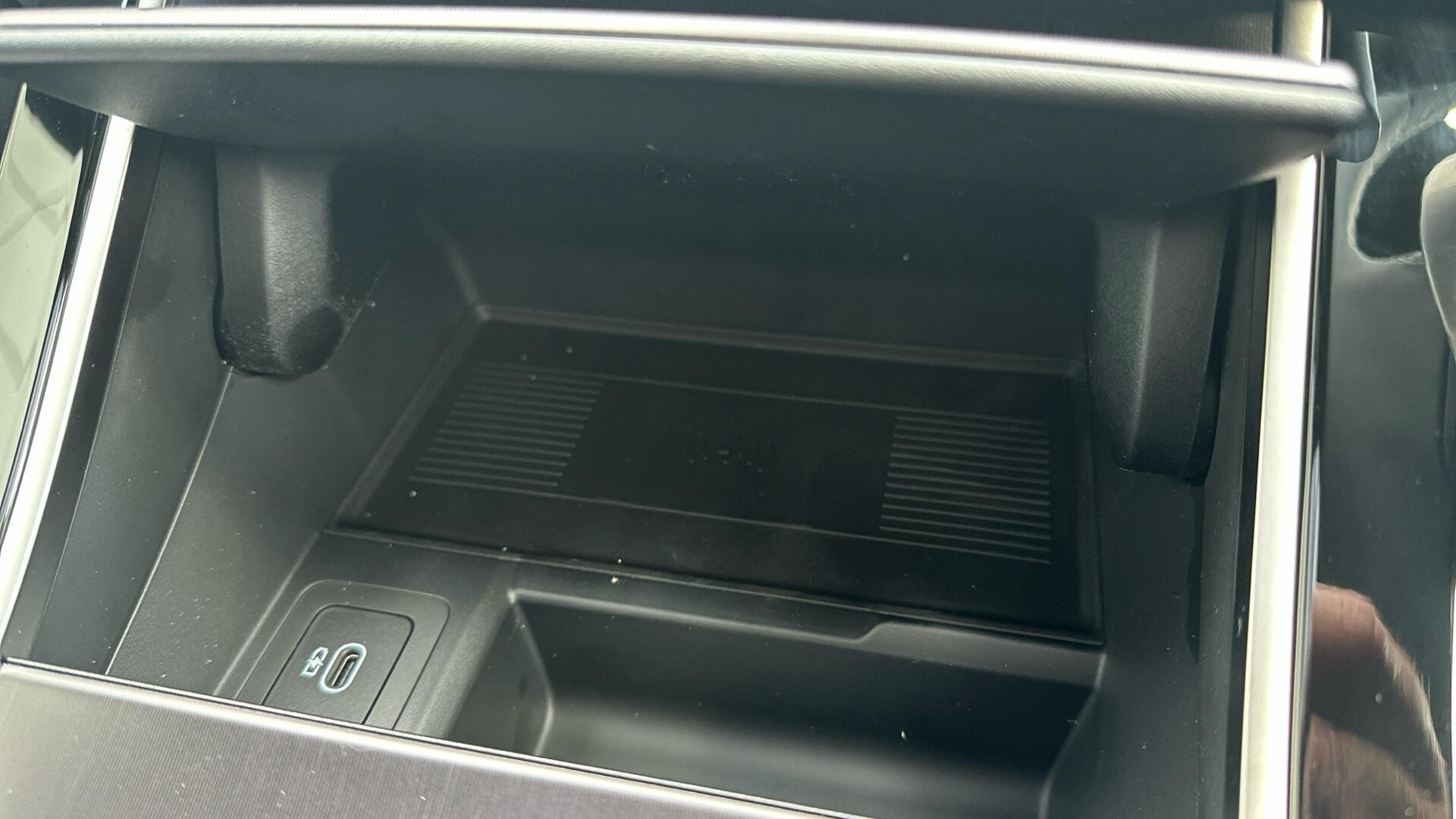 Land Rover Range Rover Velar view 51