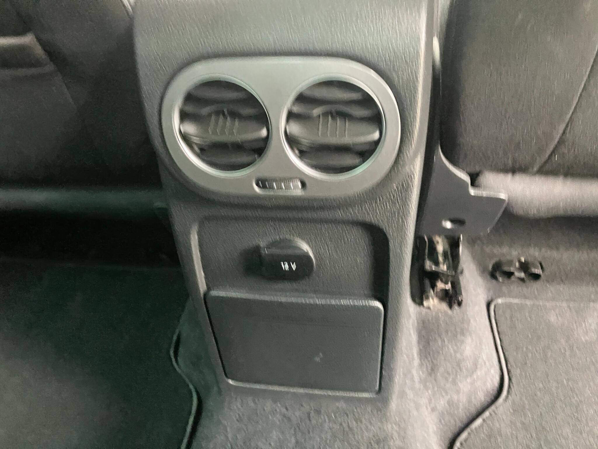 Volkswagen Tiguan view 22
