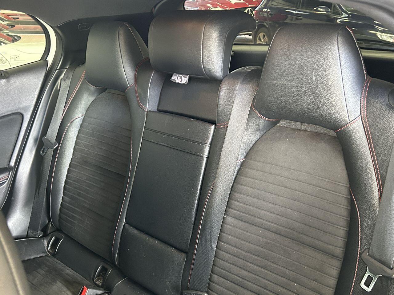 Mercedes-Benz Gla view 54
