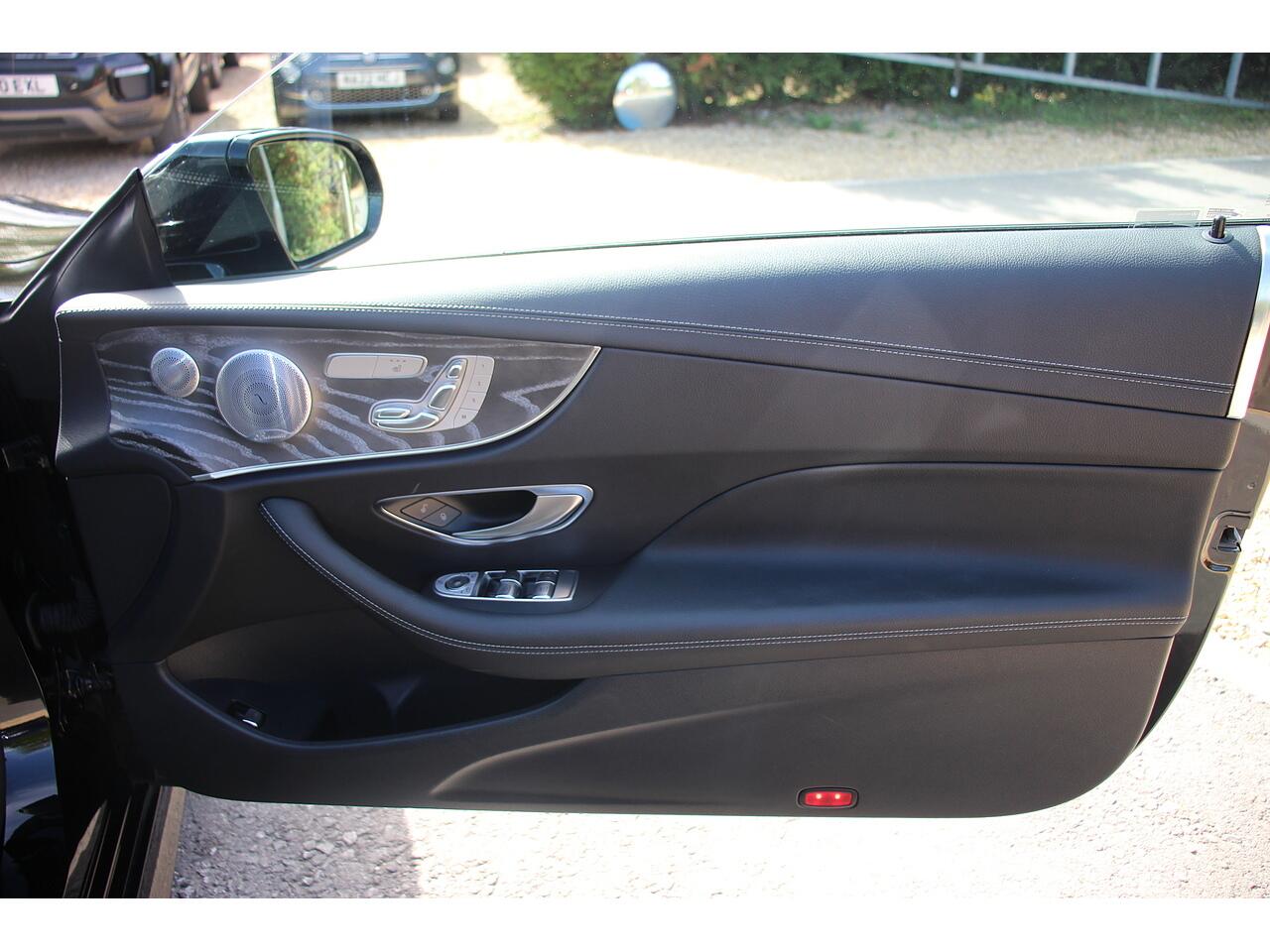 Mercedes-Benz E Class view 32
