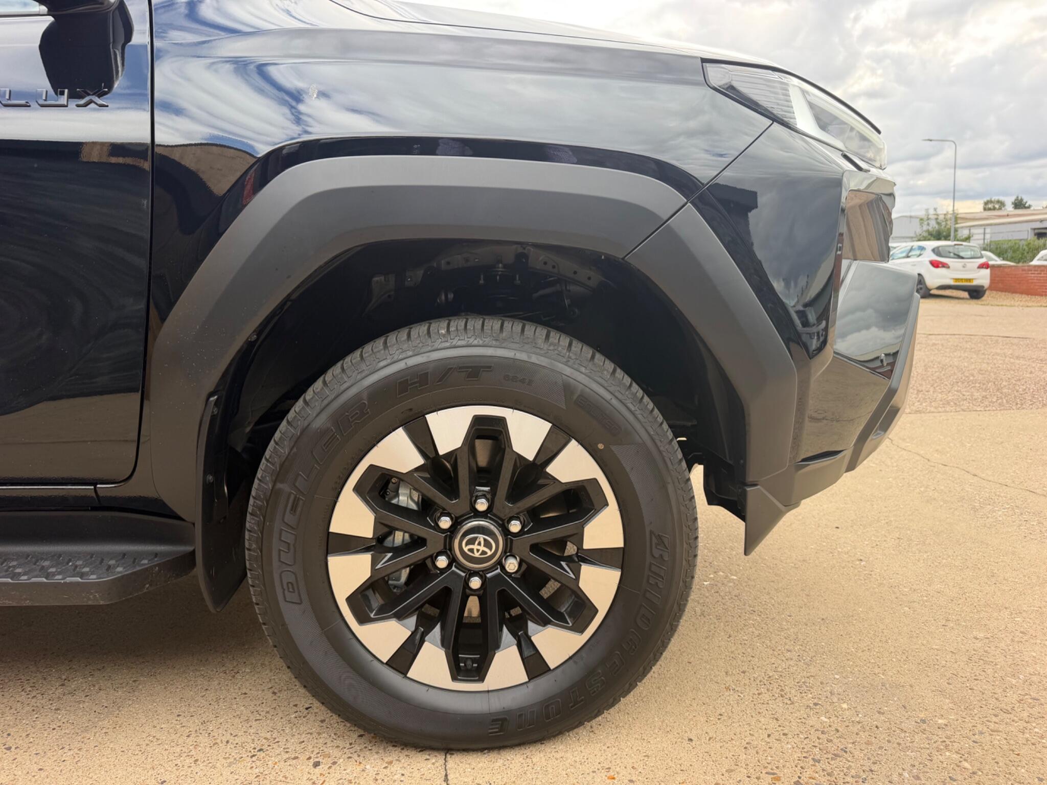 Toyota Hilux view 12