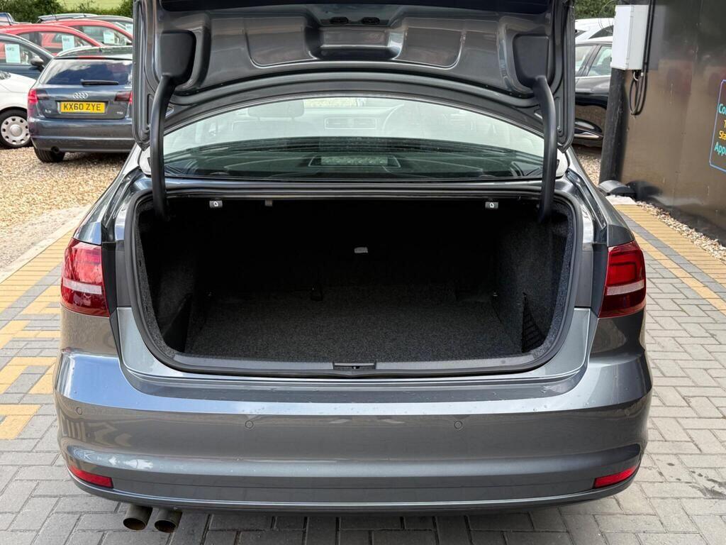 Volkswagen Jetta view 21
